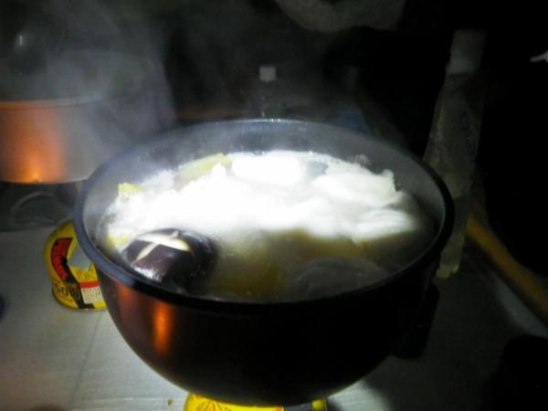 夕食は美味しいお鍋を作ってくれました。